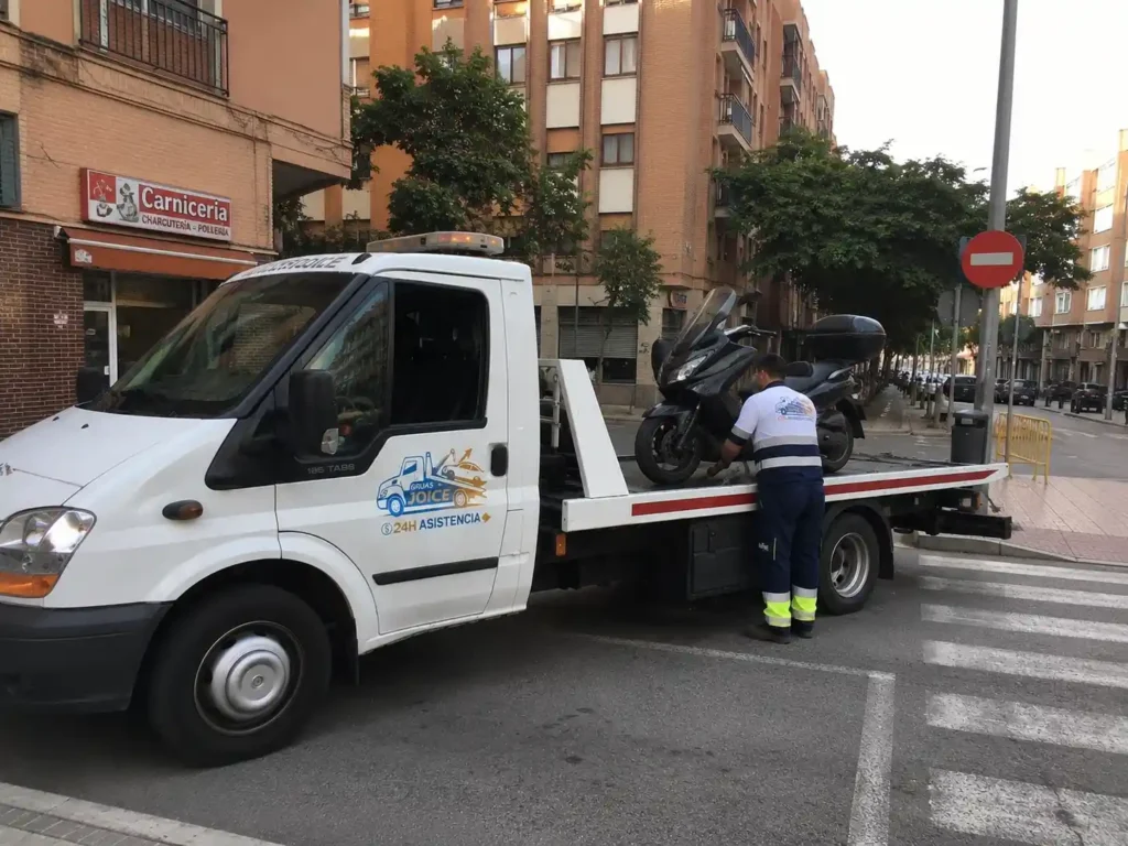 Grúa en Aldaia 24h con asistencia y transporte